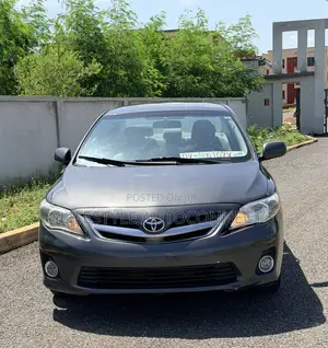 Toyota Corolla Base 4dr Sedan (1.8L 4cyl 5M) 2010 Gray