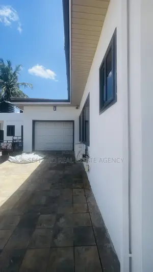 7bdrm House in Sefdard Properties, Achimota for sale