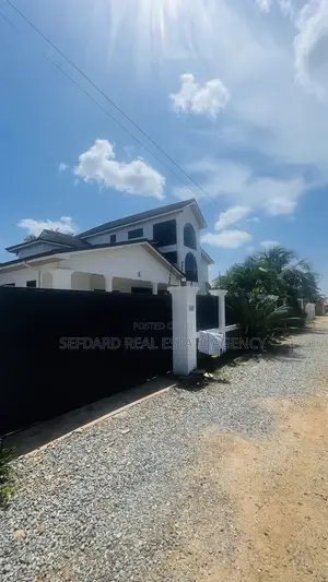 7bdrm House in Sefdard Properties, Achimota for sale