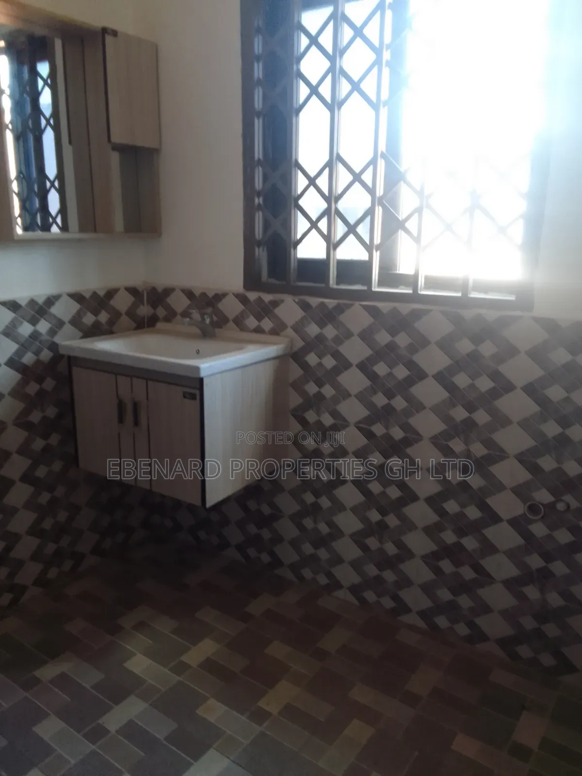 2bdrm Apartment in Ebenard Properties, Baatsona Total for rent