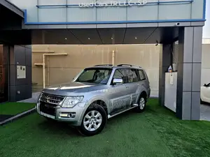 Mitsubishi Pajero 2022 Silver