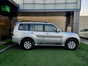 Mitsubishi Pajero 2022 Silver