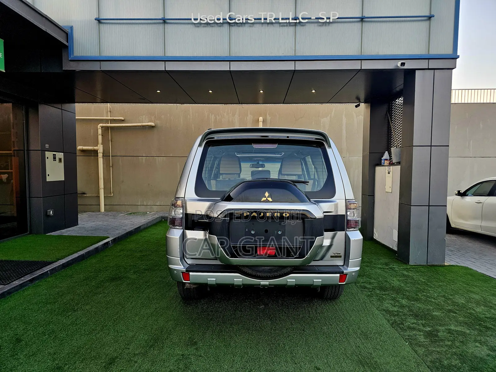 Mitsubishi Pajero 2022 Silver