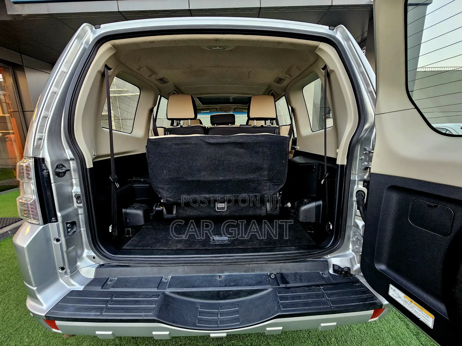Mitsubishi Pajero 2022 Silver