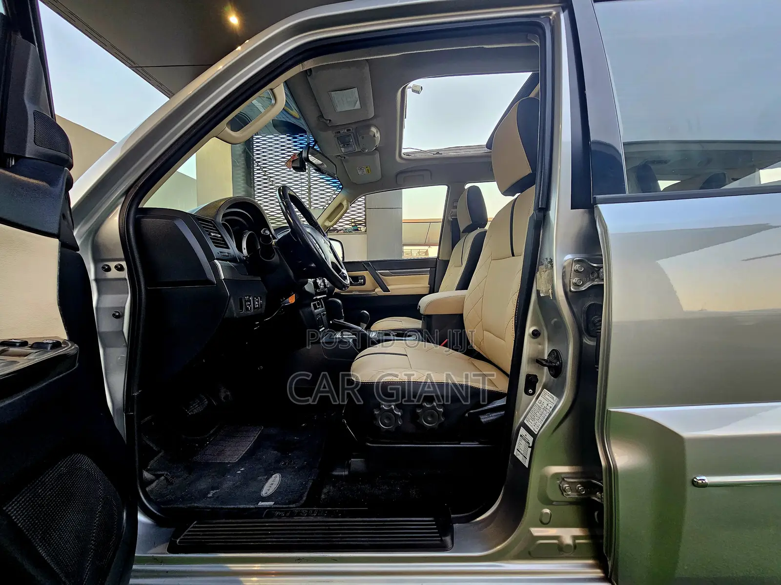 Mitsubishi Pajero 2022 Silver