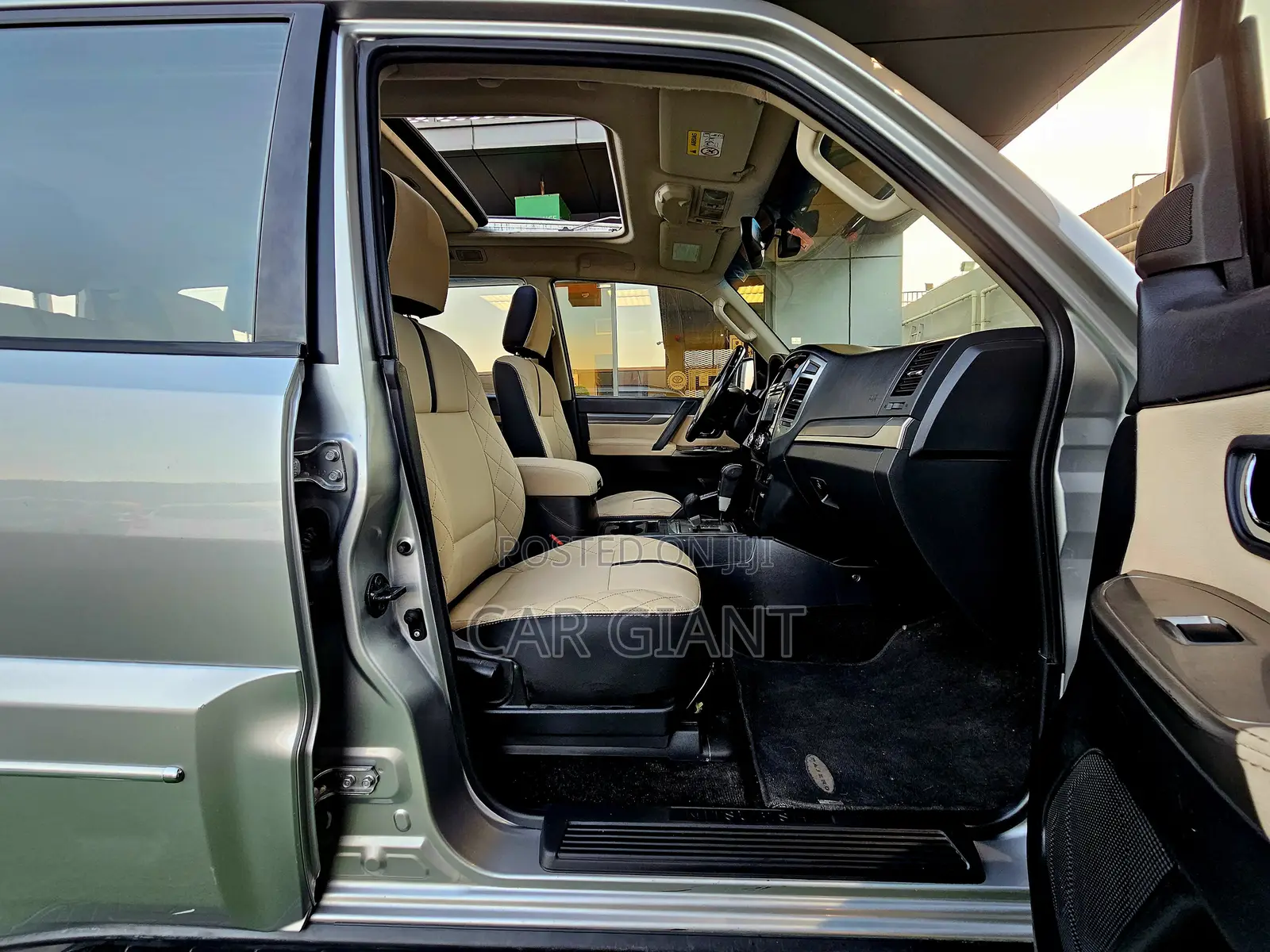 Mitsubishi Pajero 2022 Silver