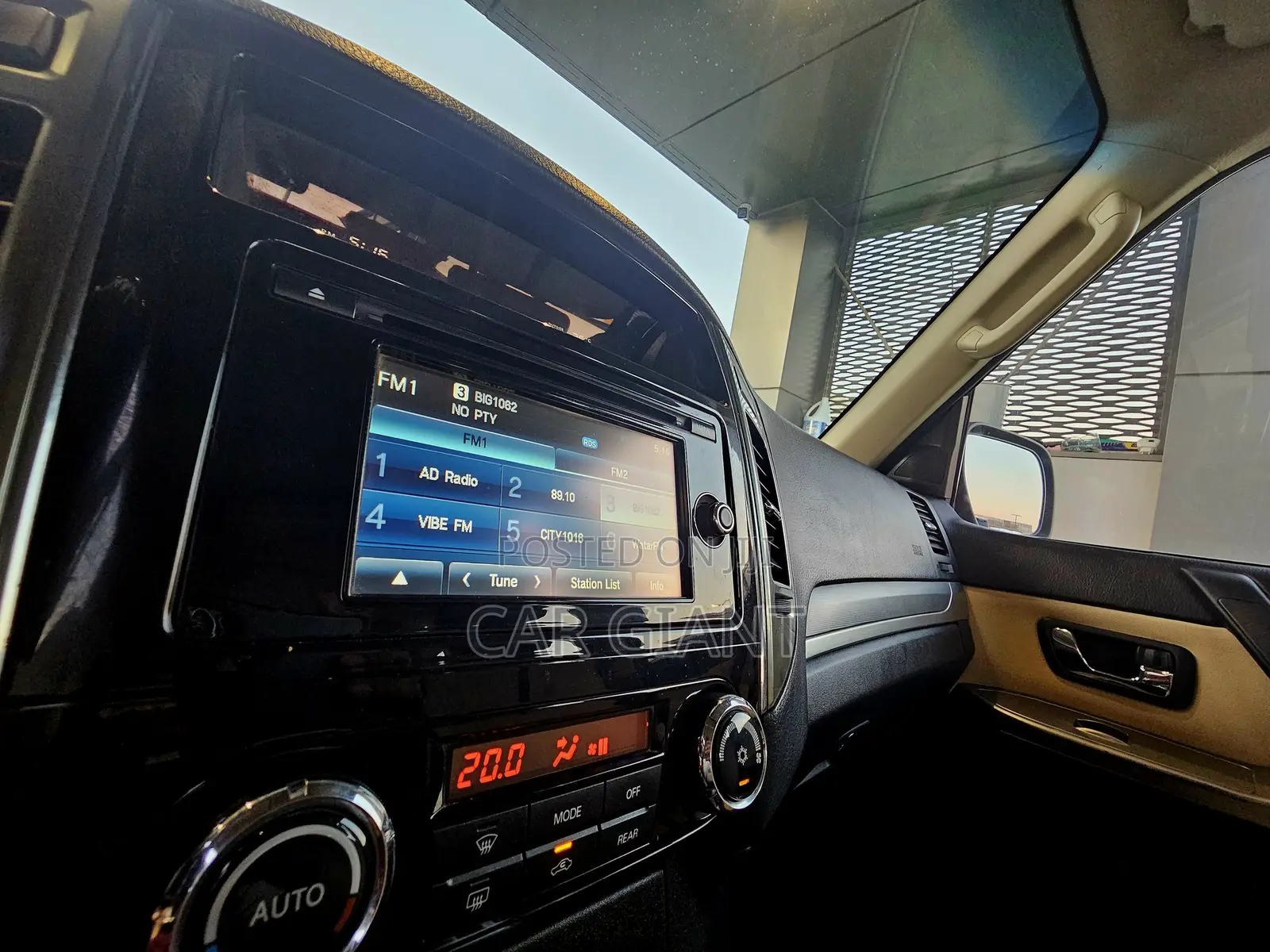 Mitsubishi Pajero 2022 Silver