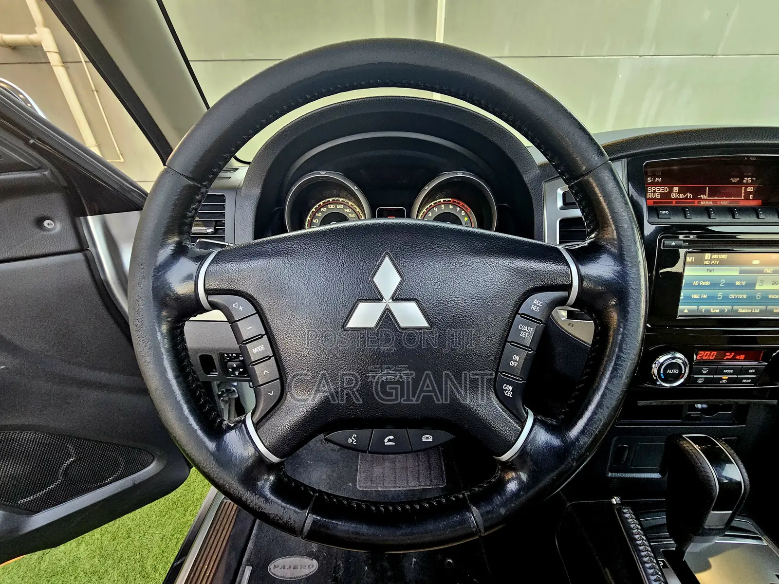 Mitsubishi Pajero 2022 Silver