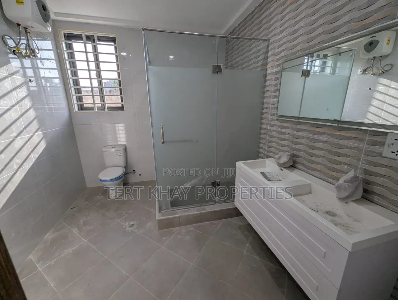 4bdrm House in Cfc Estate, The Mall for sale