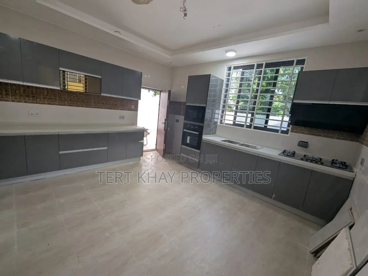 4bdrm House in Cfc Estate, The Mall for sale