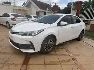 Toyota Corolla 2019 White