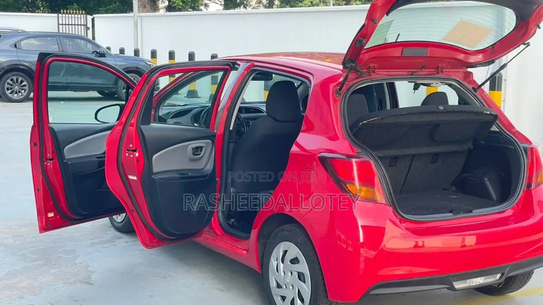 Toyota Yaris LE Hatchback 5dr 2015 Red