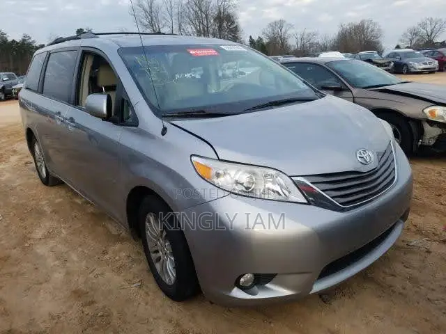 Toyota Sienna 2013 Gray