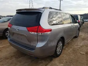 Toyota Sienna 2013 Gray