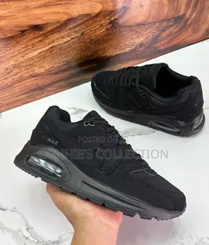 Nike Air Max Command Triple Black Sneaker