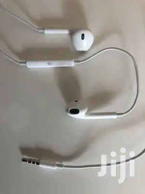 Apple Earbuds(3.5 Jack)