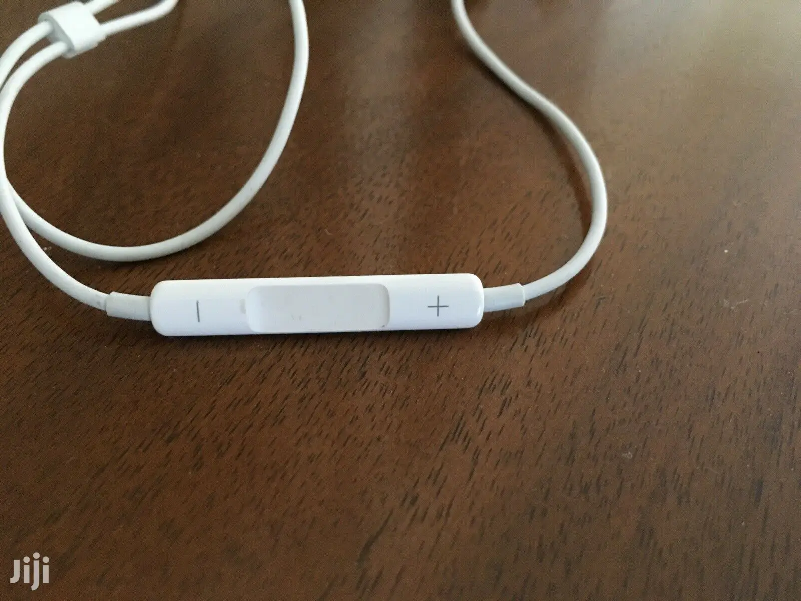 Apple Earbuds(3.5 Jack)