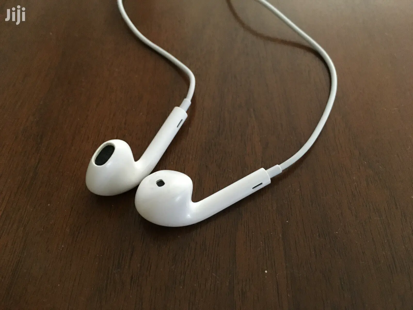 Apple Earbuds(3.5 Jack)