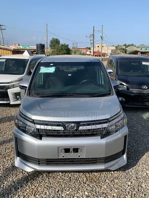 Toyota Voxy 2015 Silver