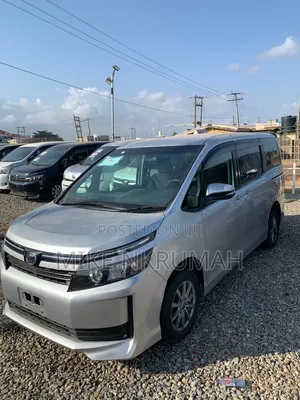 Toyota Voxy 2015 Silver