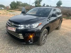 Toyota Highlander LE 2019 Black