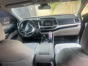 Toyota Highlander LE 2019 Black