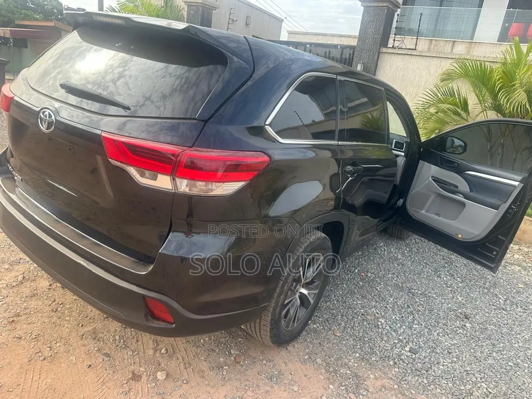Toyota Highlander LE 2019 Black