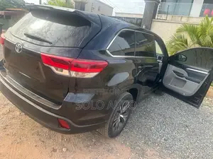 Toyota Highlander LE 2019 Black