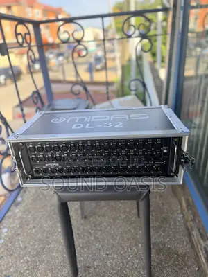 Midas Dl32 32-Input/16-Output Stage Box Plus a Protective Flight Case