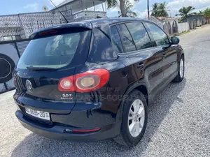 Volkswagen Tiguan SE 4Motion 2011 Black
