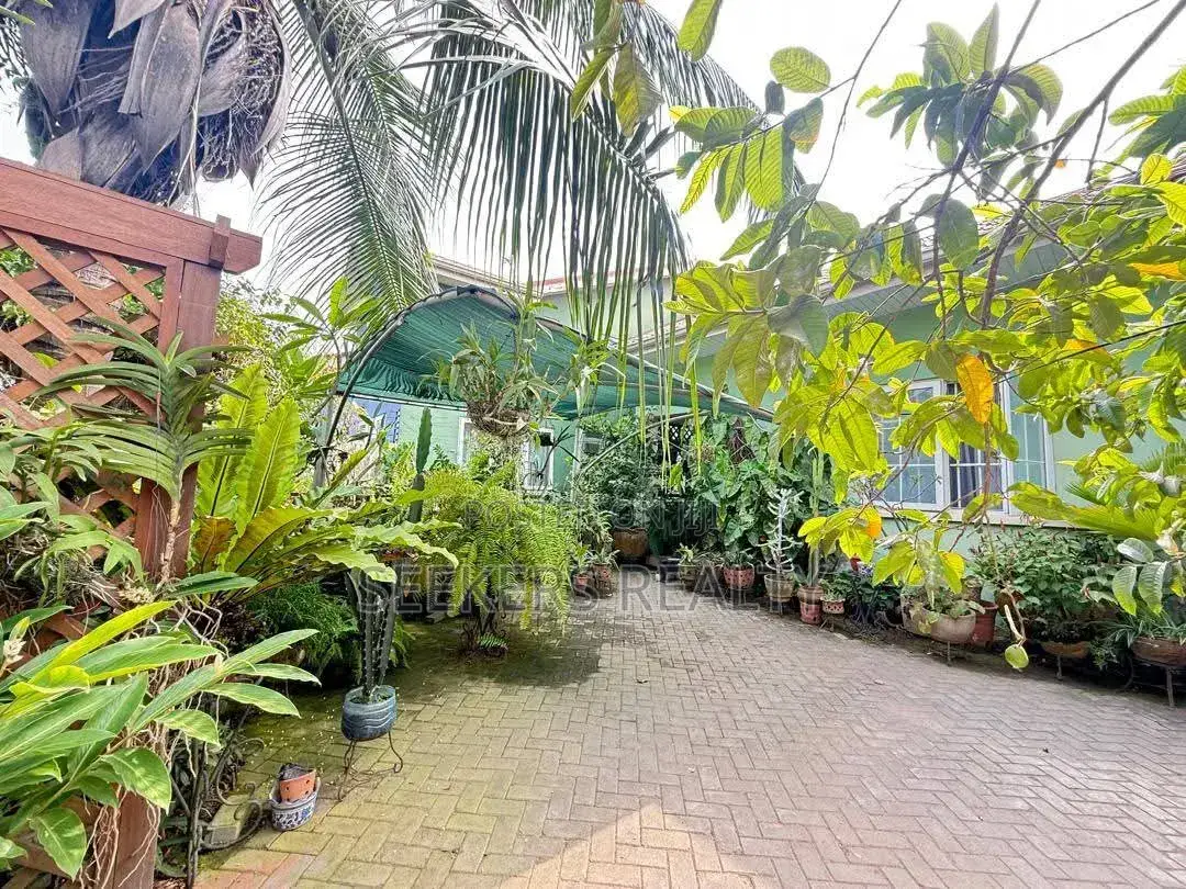 Furnished 3bdrm House in Seekers Realty, Coffee Shop Area for rent