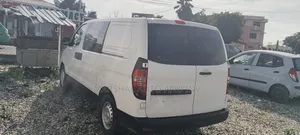 Hyundai H1 2.4 GLS 2012 White