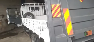 4 Ton Truck With Hydraulic Tail Lift