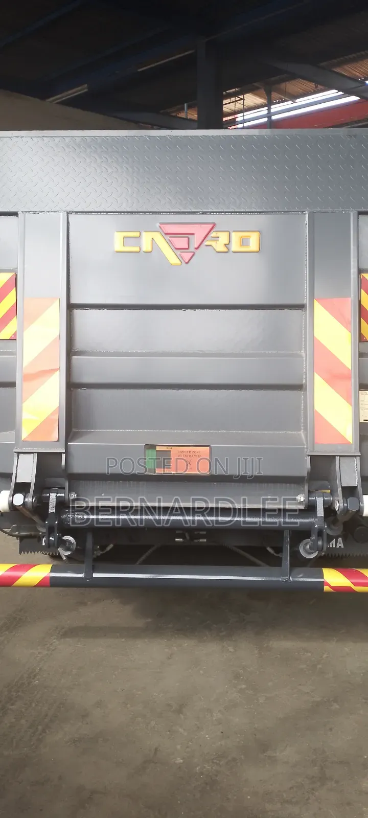 4 Ton Truck With Hydraulic Tail Lift