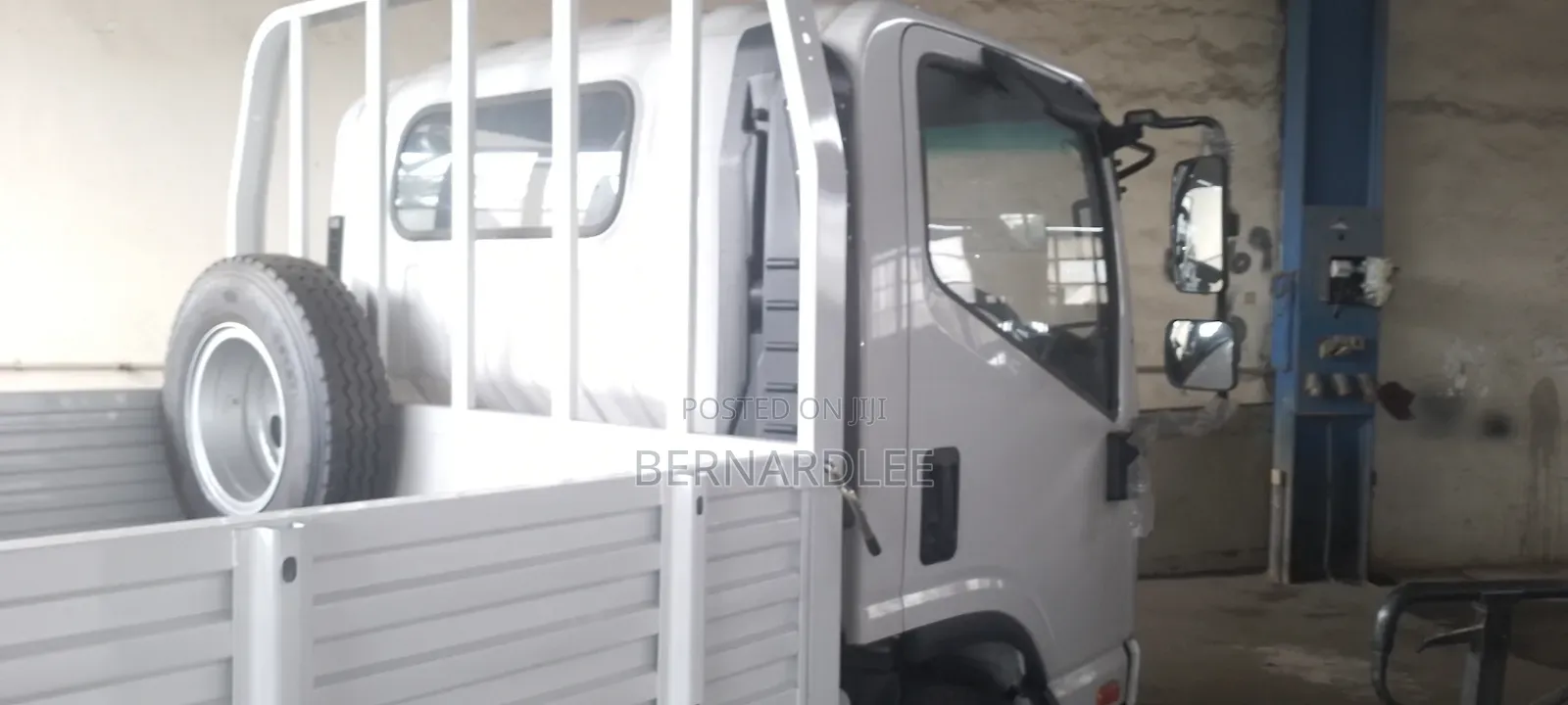 4 Ton Truck With Hydraulic Tail Lift