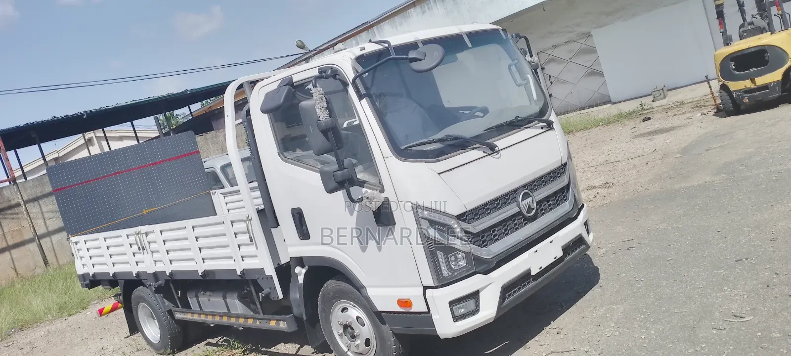4 Ton Truck With Hydraulic Tail Lift