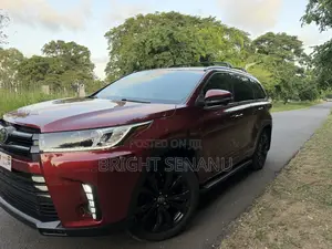Toyota Highlander SE 4x4 V6 (3.5L 6cyl 8A) 2018 Burgundy