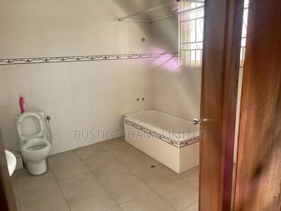 11bdrm House in Cantonment, US Embassy Area for rent