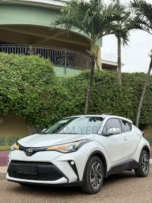 Toyota C-HR XLE 2021 White