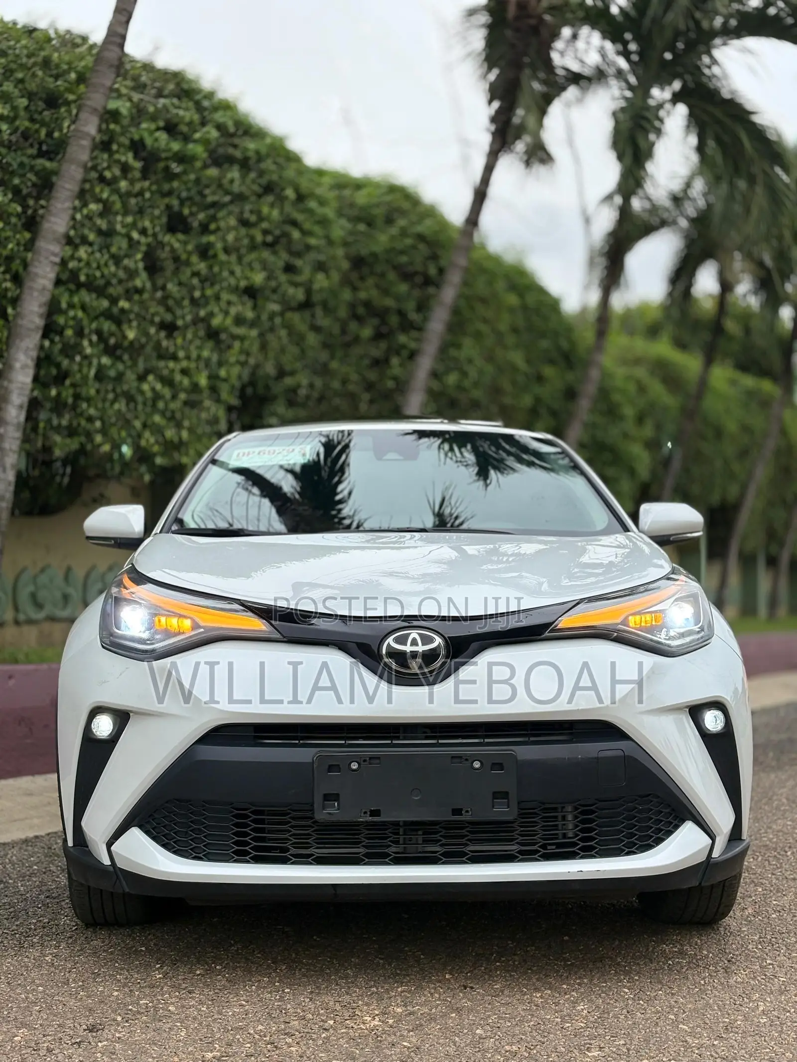 Toyota C-HR XLE 2021 White