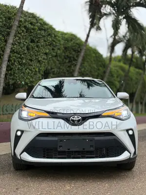 Toyota C-HR XLE 2021 White