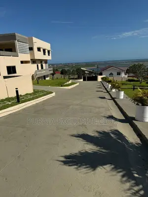 5bdrm Mansion in Green Luxe, MacCharty Hills for rent