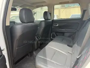 Mitsubishi Outlander 2019 White