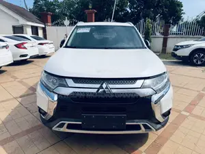 Mitsubishi Outlander 2019 White
