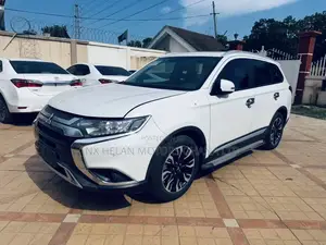 Mitsubishi Outlander 2019 White
