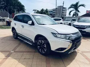 Mitsubishi Outlander 2019 White