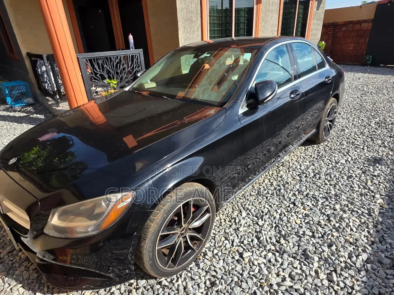 Mercedes-Benz C300 2016 Black