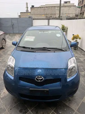 Toyota Yaris Base Hatchback 5dr 2011 Blue