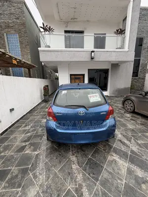 Toyota Yaris Base Hatchback 5dr 2011 Blue