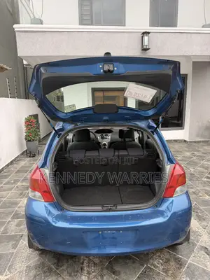 Toyota Yaris Base Hatchback 5dr 2011 Blue